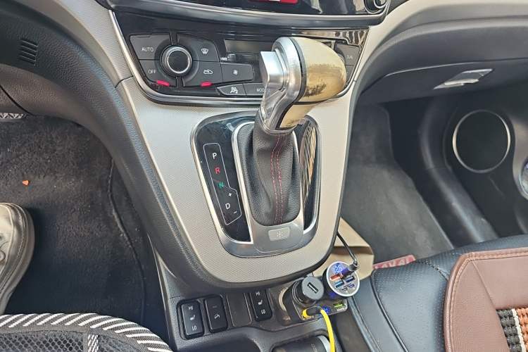 Used Haval H6 2015 Sport Edition 1.5T Automatic Two-Wheel Drive Luxury Model Gear Lever