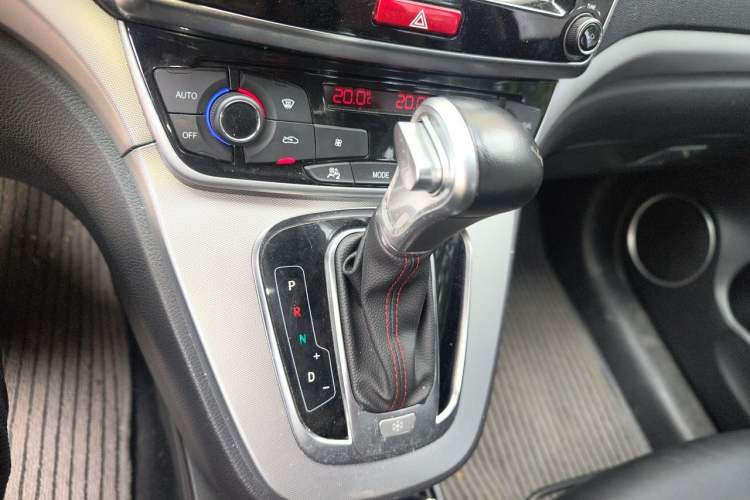 Used Haval H6 2015 Sport Edition 1.5T Automatic Two-Wheel Drive Luxury Model Gear Lever