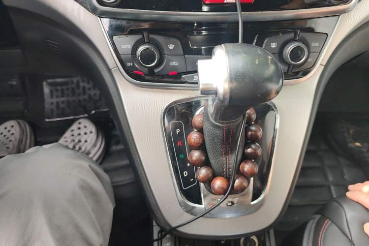Used Haval H6 2015 Sport Edition 1.5T Automatic Two-Wheel Drive Luxury Model Gear Lever