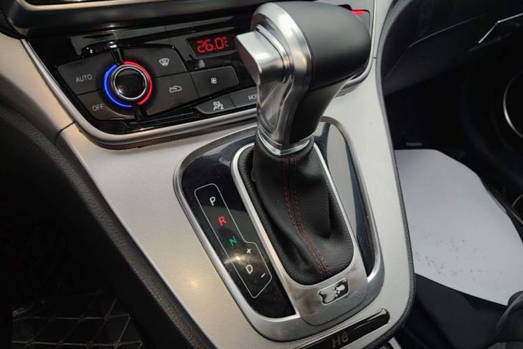 Used Haval H6 2015 Sport Edition 1.5T Automatic Two-Wheel Drive Luxury Model Gear Lever