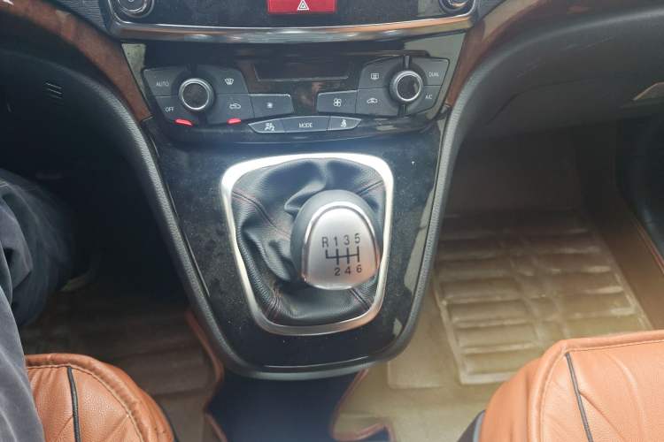Used Haval H6 2015 Sport Edition 1.5T Manual Two-Wheel Drive Elite Model Gear Lever