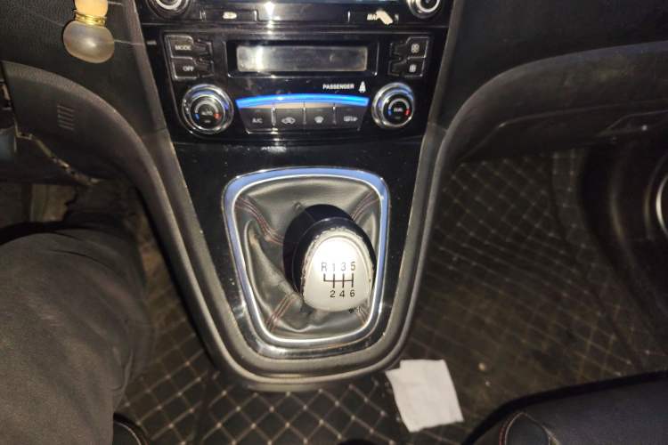 Used Haval H6 2015 Upgraded Model 1.5T Manual 4x4 Elite Version Gear Lever