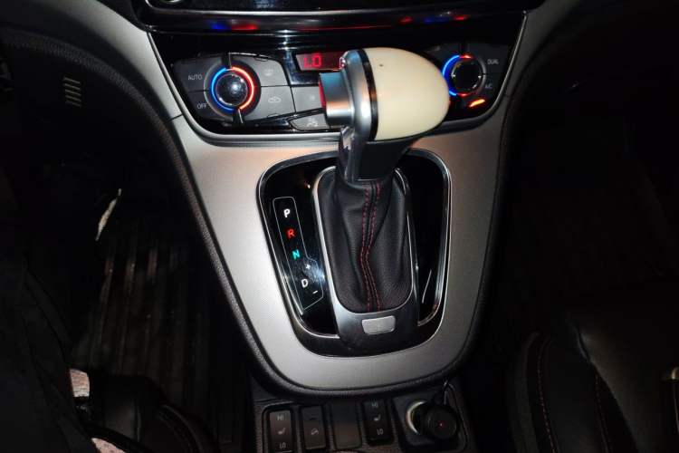 Used Haval H6 2015 Sport Edition 1.5T Automatic Two-Wheel Drive Luxury Model Gear Lever