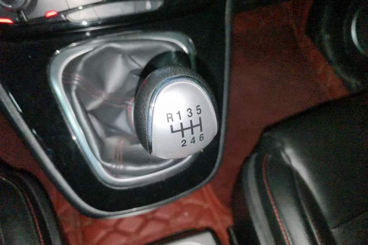 Used Haval H6 2015 Sport Edition 1.5T Manual Two-Wheel Drive Elite Model Gear Lever