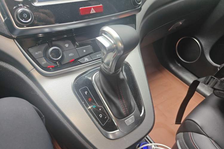 Used Haval H6 2015 Sport Edition 1.5T Automatic Two-Wheel Drive Luxury Model Gear Lever