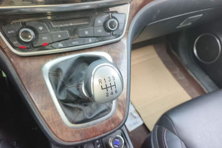 Used Haval H6 2015 Revised Version Sport Edition 1.5T Manual Transmission Two-Wheel Drive Elite Grade Gear Lever
