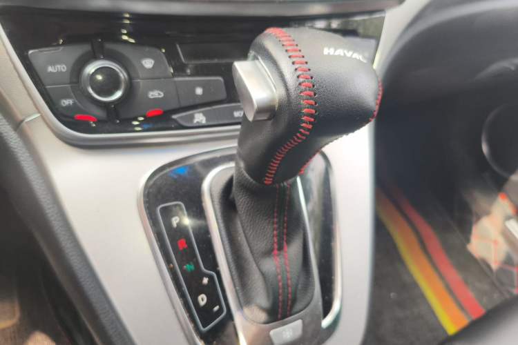 Used Haval H6 2015 Sport Edition 1.5T Automatic Two-Wheel Drive Luxury Model Gear Lever