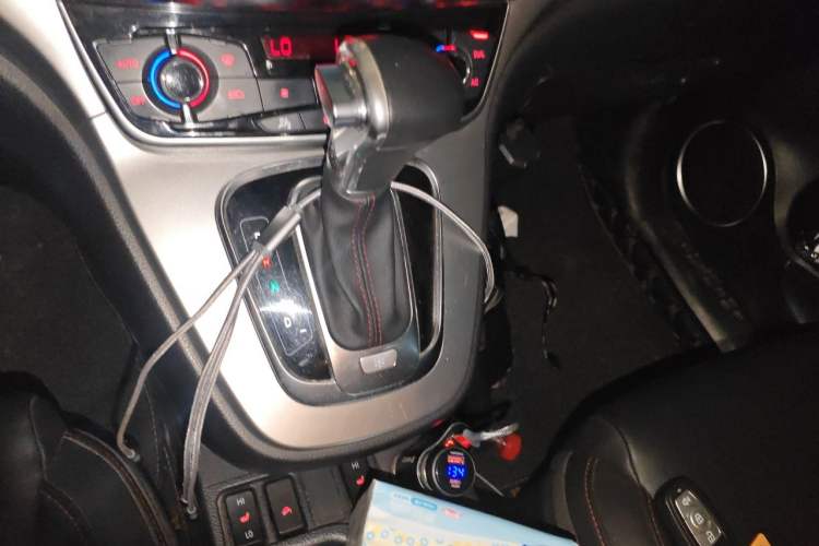Used Haval H6 2015 Sport Edition 1.5T Automatic Two-Wheel Drive Luxury Model Gear Lever
