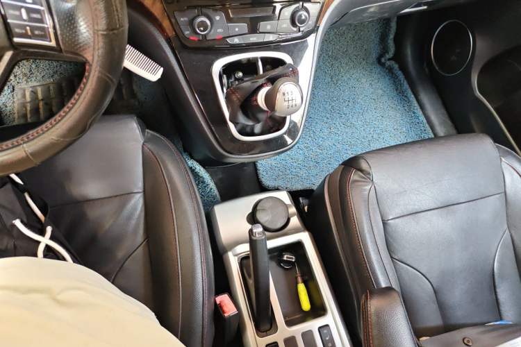 Used Haval H6 2015 Sport Edition 1.5T Manual Two-Wheel Drive Elite Model Gear Lever