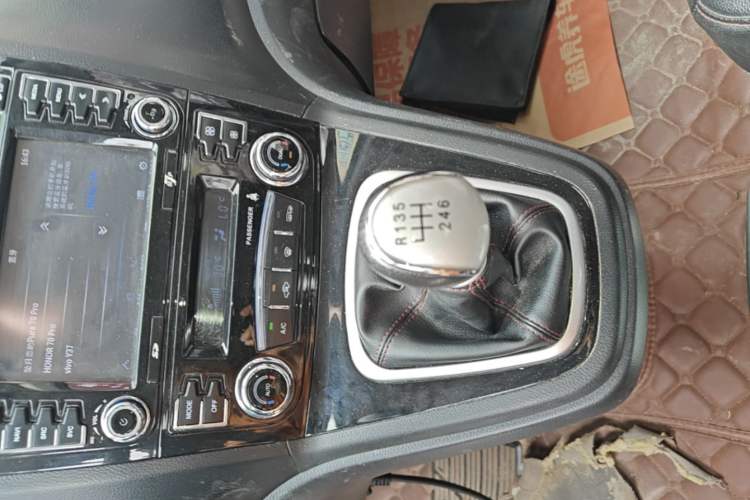 Used Haval H6 2015 Upgraded Model 1.5T Manual Two-Wheel Drive Elite Version Gear Lever