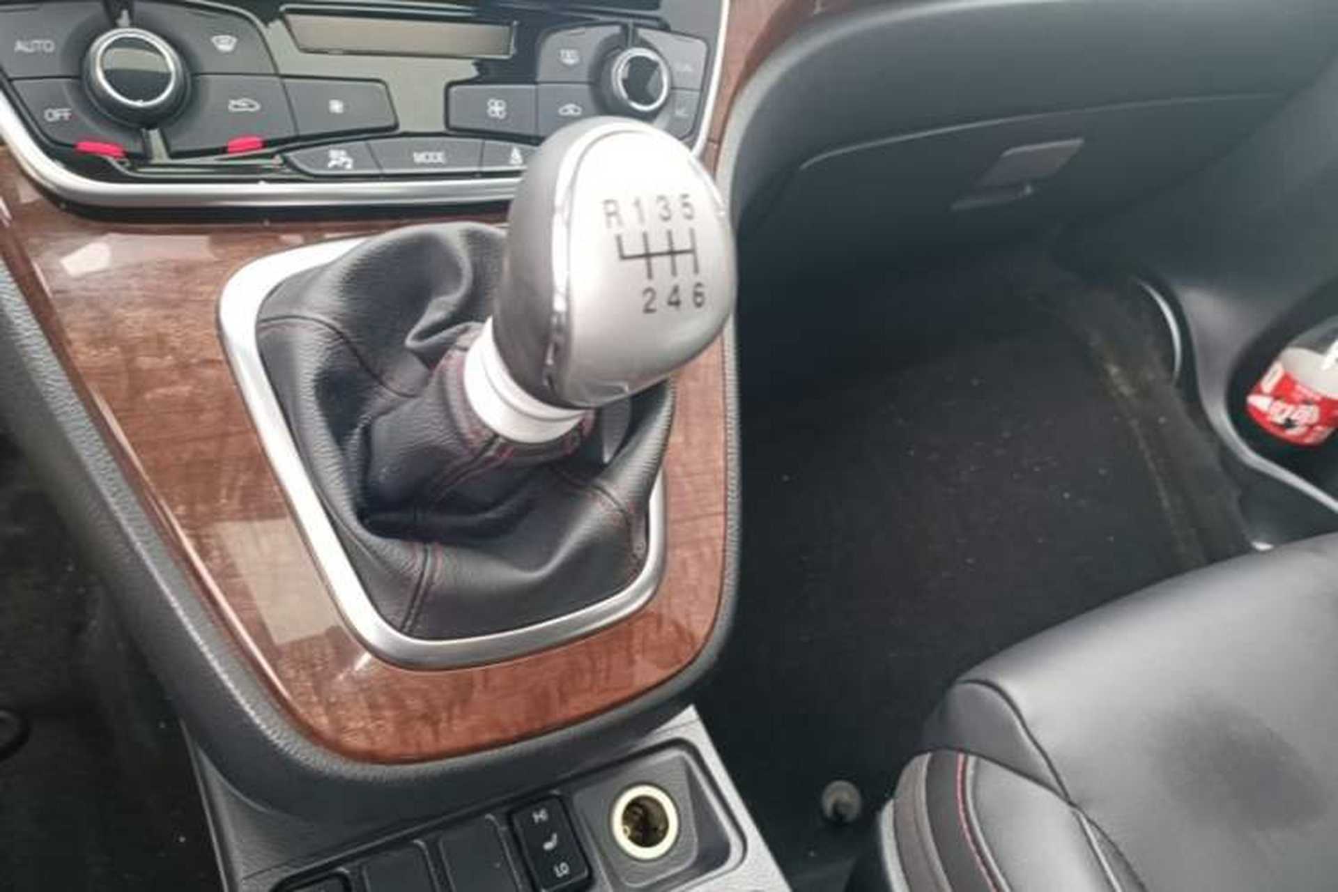 Used Haval H6 2015 Revised Version Sport Edition 1.5T Manual Transmission Two-Wheel Drive Elite Grade Gear Lever