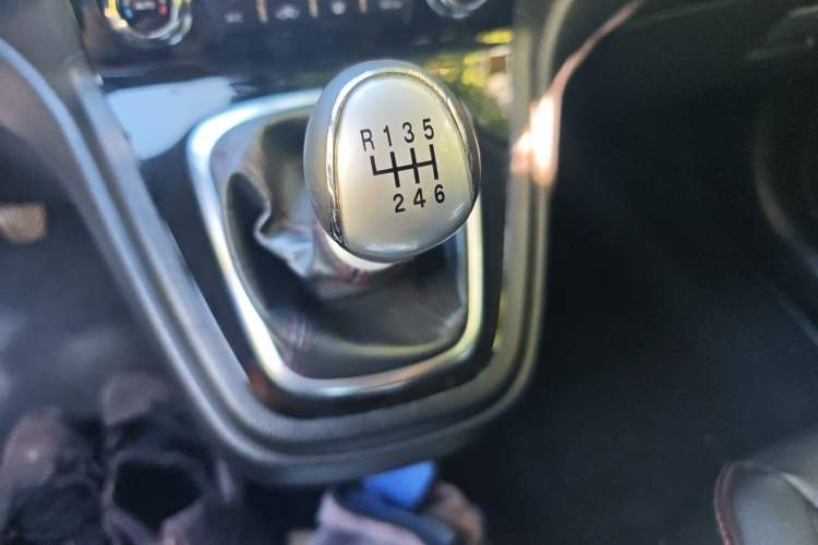 Used Haval H6 2015 Upgraded Model 1.5T Manual Two-Wheel Drive Elite Version Gear Lever