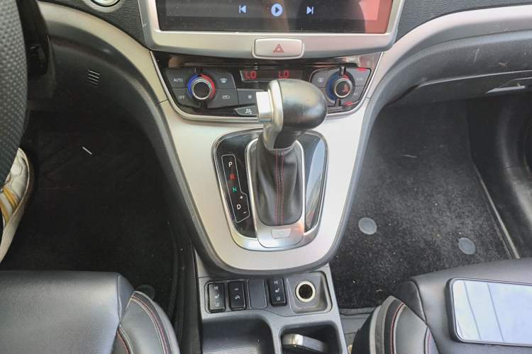 Used Haval H6 2015 Sport Edition 1.5T Automatic Two-Wheel Drive Luxury Model Gear Lever