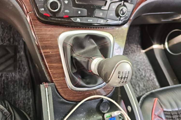 Used Haval H6 2015 Sport Edition 1.5T Manual Two-Wheel Drive Elite Model Gear Lever