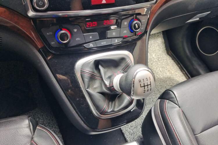Used Haval H6 2015 Sport Edition 1.5T Manual Two-Wheel Drive Elite Model Gear Lever