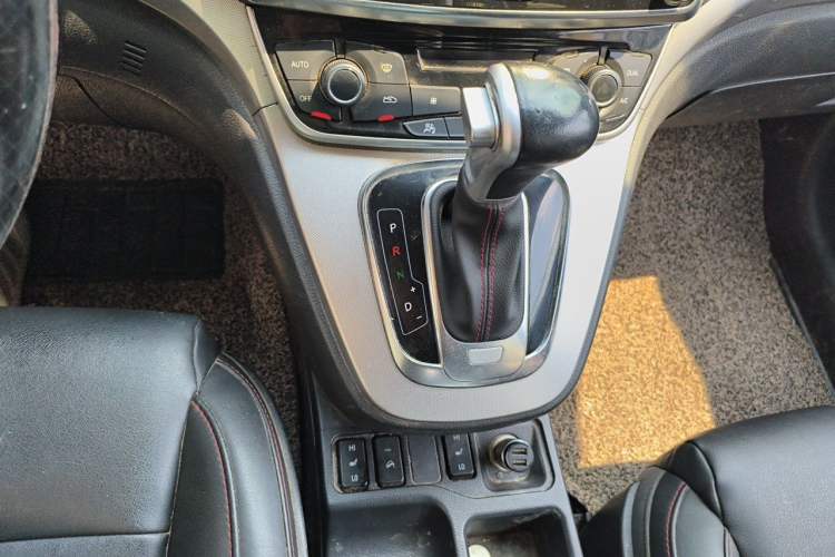 Used Haval H6 2015 Sport Edition 1.5T Automatic Two-Wheel Drive Luxury Model Gear Lever
