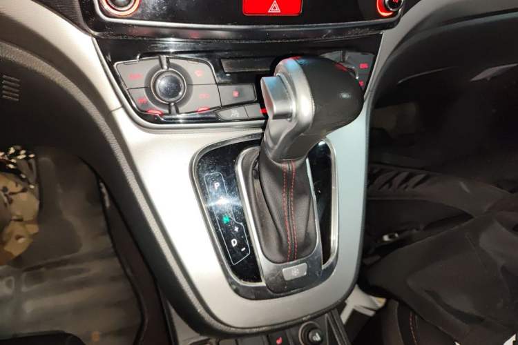 Used Haval H6 2015 Sport Edition 1.5T Automatic Two-Wheel Drive Luxury Model Gear Lever