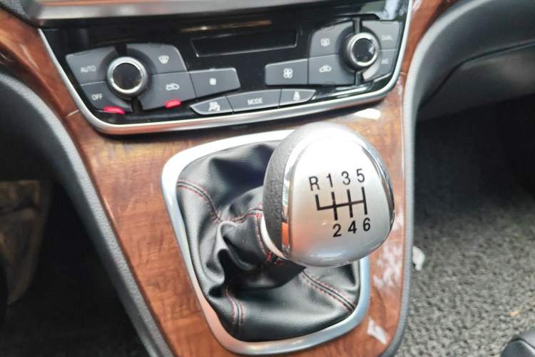 Used Haval H6 2015 Sport Edition 1.5T Manual Two-Wheel Drive Elite Model Gear Lever
