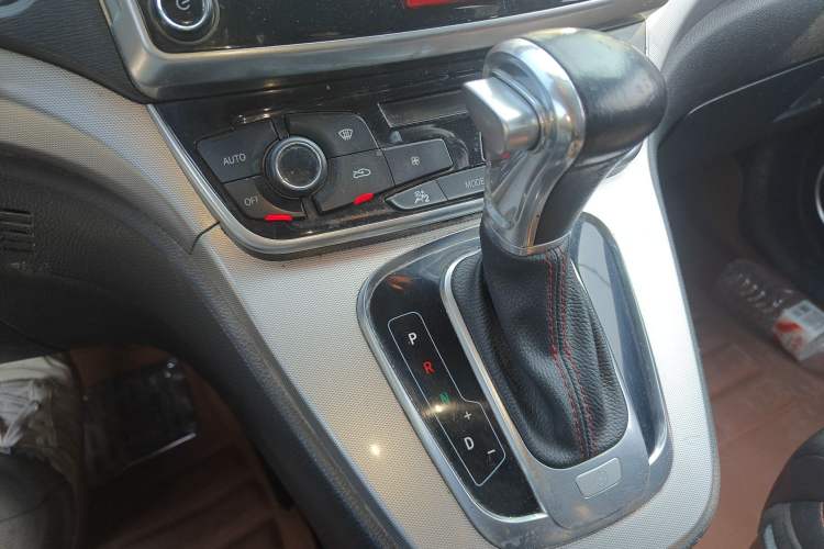 Used Haval H6 2015 Sport Edition 1.5T Automatic Two-Wheel Drive Luxury Model Gear Lever