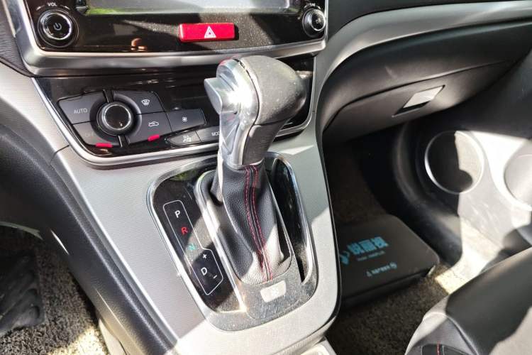Used Haval H6 2015 Sport Edition 1.5T Automatic Two-Wheel Drive Luxury Model Gear Lever