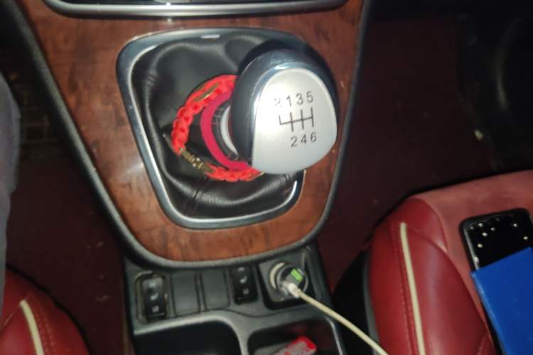 Used Haval H6 2015 Revised Version Sport Edition 1.5T Manual Transmission Two-Wheel Drive Elite Grade Gear Lever