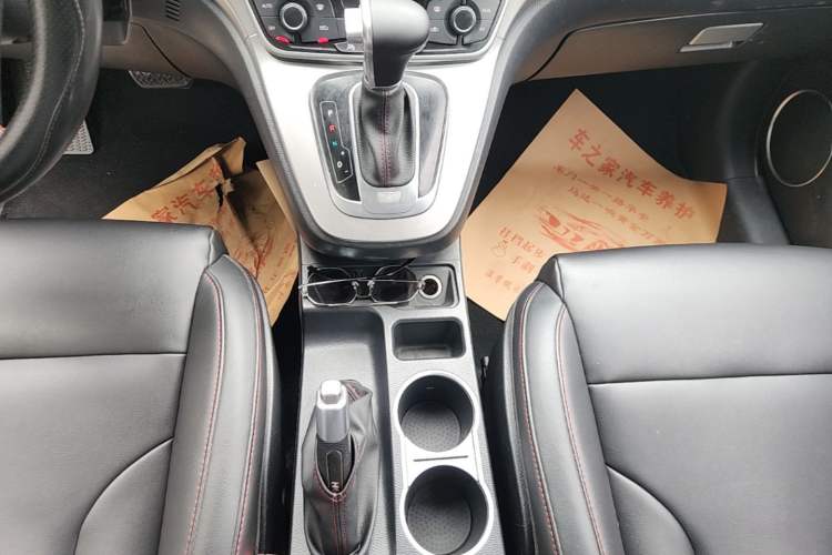 Used Haval H6 2015 Sport Edition 1.5T Automatic Two-Wheel Drive Luxury Model Gear Lever