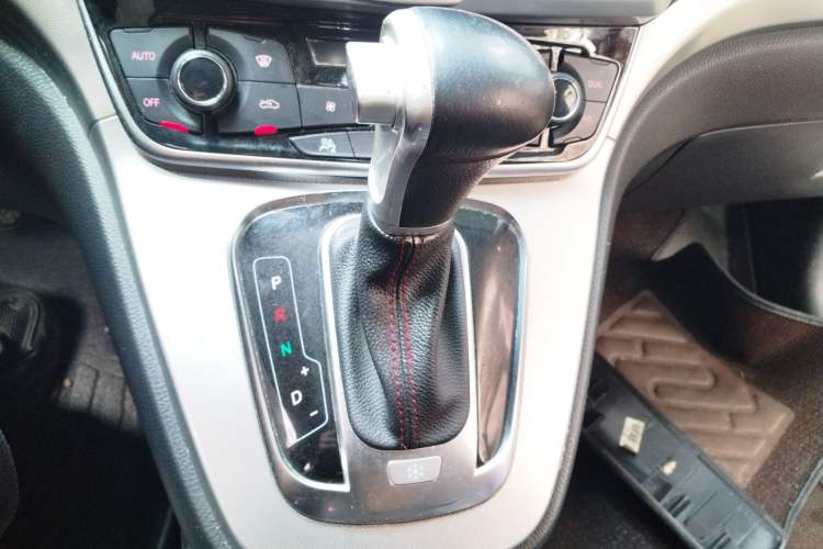 Used Haval H6 2015 Sport Edition 1.5T Automatic Two-Wheel Drive Luxury Model Gear Lever
