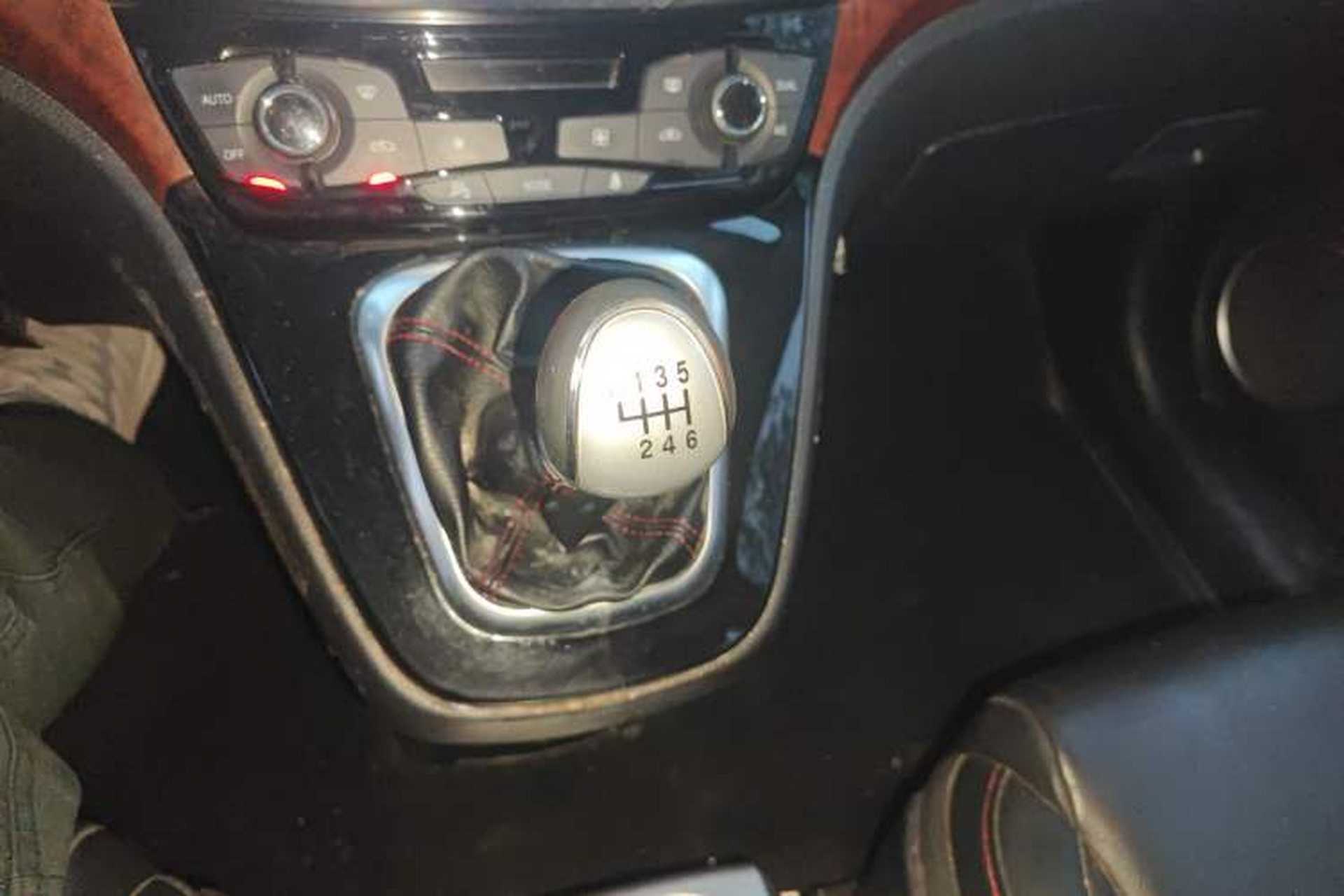 Used Haval H6 2015 Sport Edition 1.5T Manual Two-Wheel Drive Elite Model Gear Lever
