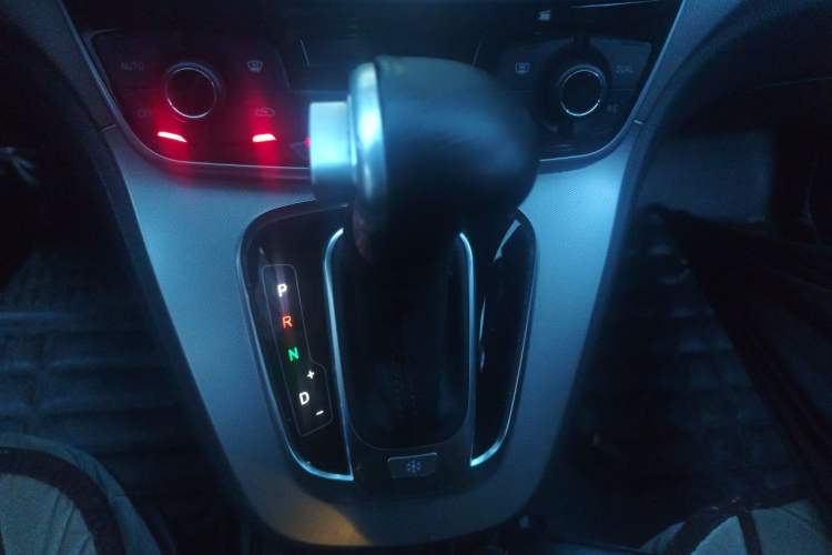 Used Haval H6 2015 Sport Edition 1.5T Automatic Two-Wheel Drive Luxury Model Gear Lever