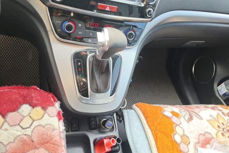 Used Haval H6 2015 Sport Edition 1.5T Automatic Two-Wheel Drive Luxury Model Gear Lever
