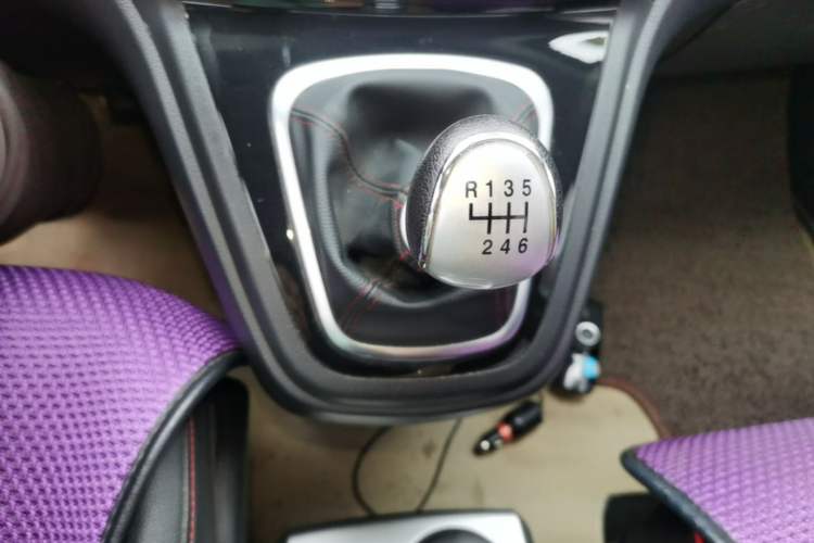 Used Haval H6 2015 Upgraded Model 1.5T Manual Two-Wheel Drive Elite Version Gear Lever