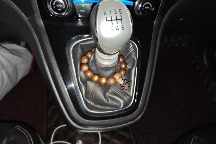 Used Haval H6 2015 Upgraded Model 1.5T Manual Two-Wheel Drive Elite Version Gear Lever