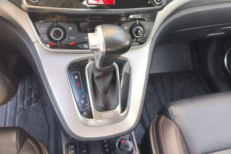 Used Haval H6 2015 Sport Edition 1.5T Automatic Two-Wheel Drive Luxury Model Gear Lever