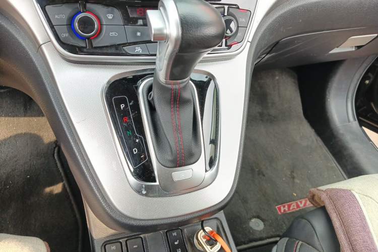Used Haval H6 2015 Sport Edition 1.5T Automatic Two-Wheel Drive Luxury Model Gear Lever