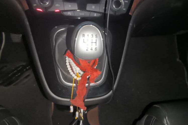 Used Haval H6 2015 Upgraded Model 1.5T Manual Two-Wheel Drive Elite Version Gear Lever