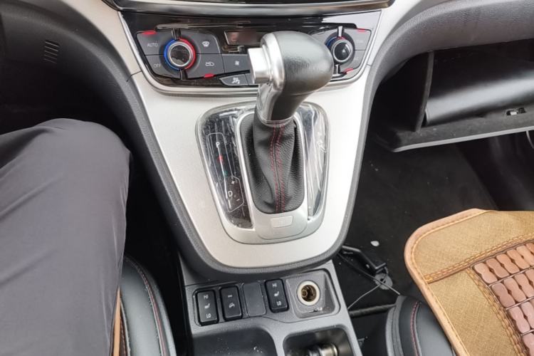 Used Haval H6 2015 Sport Edition 1.5T Automatic Two-Wheel Drive Luxury Model Gear Lever