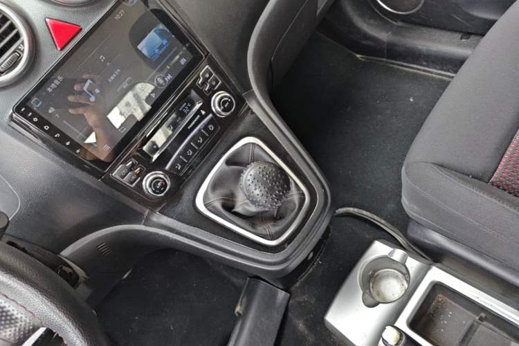 Used Haval H6 2015 Upgraded Model 1.5T Manual Two-Wheel Drive Urban Version Gear Lever