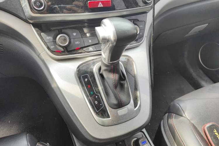 Used Haval H6 2015 Sport Edition 1.5T Automatic Two-Wheel Drive Luxury Model Gear Lever