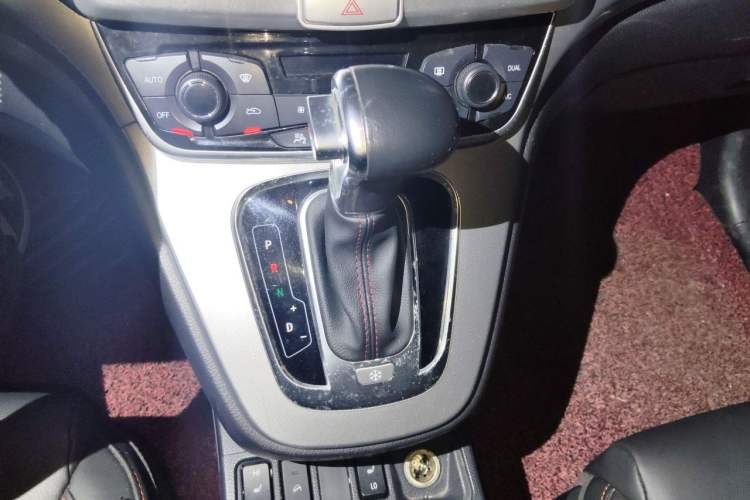 Used Haval H6 2015 Sport Edition 1.5T Automatic Two-Wheel Drive Luxury Model Gear Lever