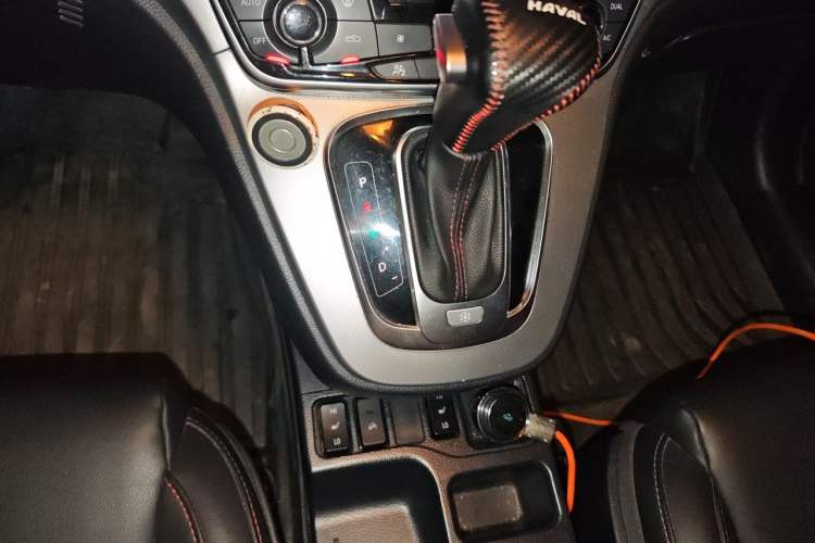 Used Haval H6 2015 Sport Edition 1.5T Automatic Two-Wheel Drive Luxury Model Gear Lever