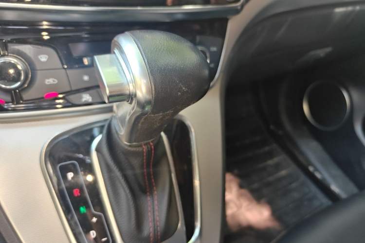 Used Haval H6 2015 Sport Edition 1.5T Automatic Two-Wheel Drive Luxury Model Gear Lever