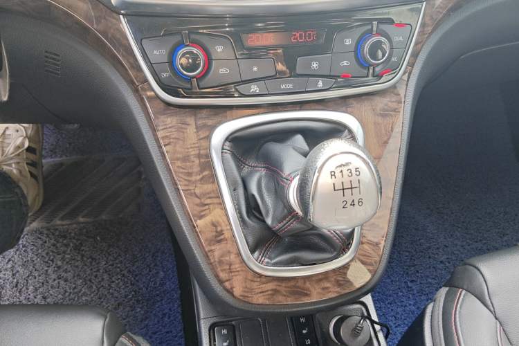Used Haval H6 2015 Sport Edition 1.5T Manual Two-Wheel Drive Elite Model Gear Lever