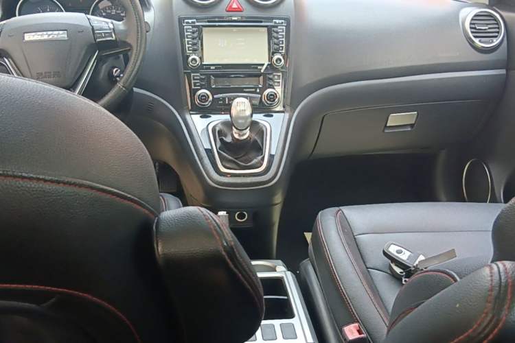 Used Haval H6 2015 Upgraded Model 1.5T Manual Two-Wheel Drive Elite Version Gear Lever