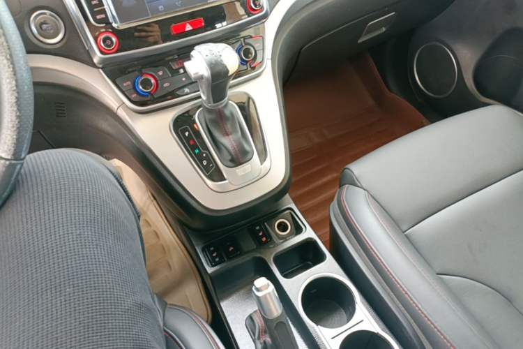 Used Haval H6 2015 Sport Edition 1.5T Automatic Two-Wheel Drive Luxury Model Gear Lever
