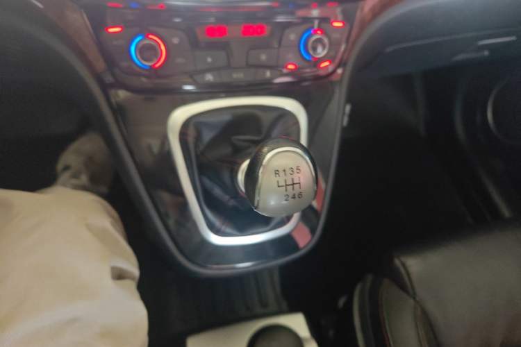 Used Haval H6 2015 Sport Edition 1.5T Manual Two-Wheel Drive Elite Model Gear Lever