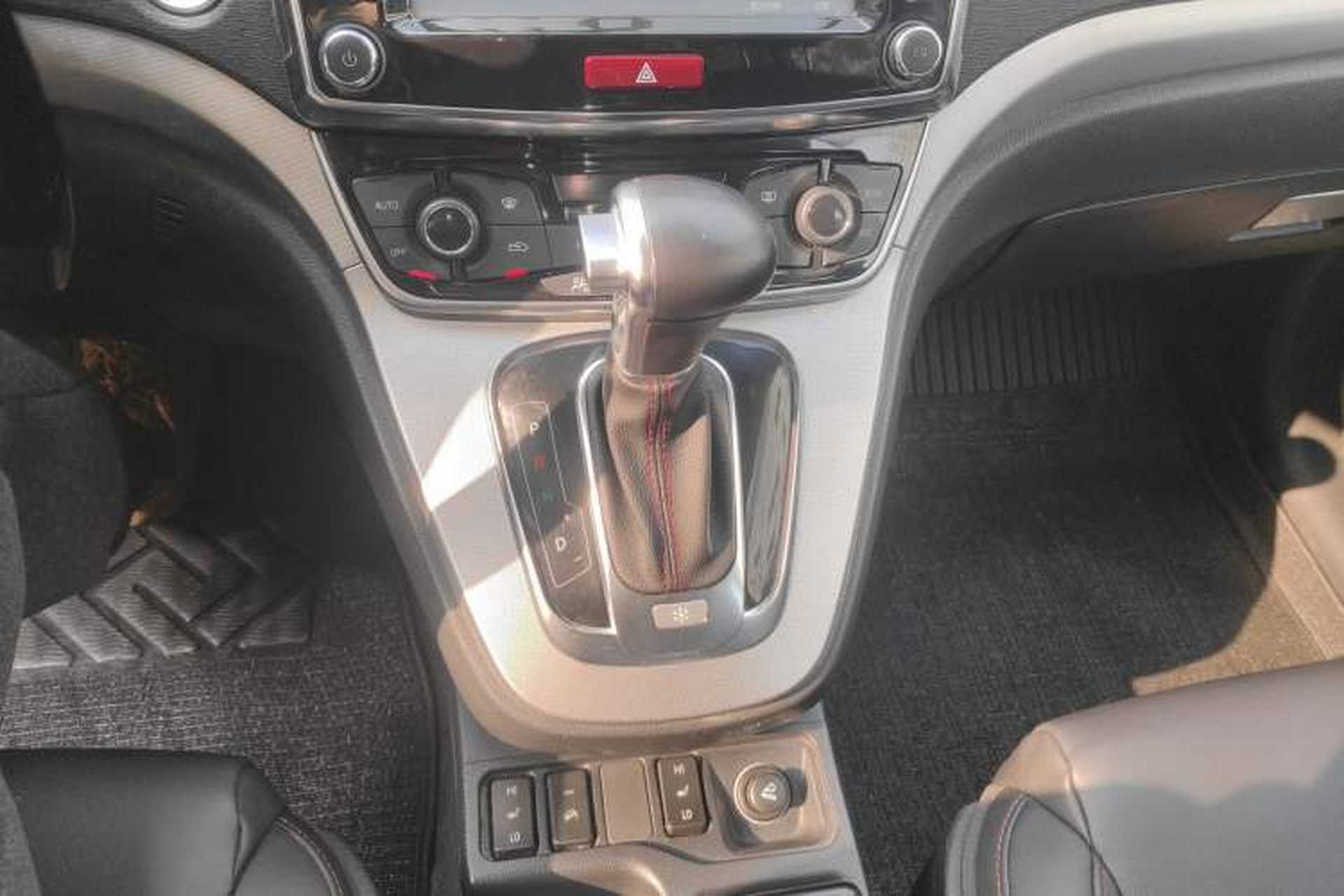 Used Haval H6 2015 Sport Edition 1.5T Automatic Two-Wheel Drive Luxury Model Gear Lever