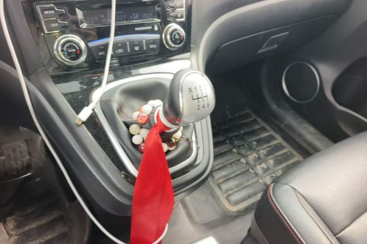 Used Haval H6 2015 Upgraded Model 1.5T Manual Two-Wheel Drive Elite Version Gear Lever