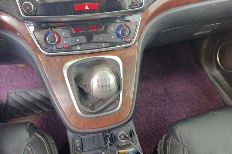 Used Haval H6 2015 Revised Version Sport Edition 1.5T Manual Transmission Two-Wheel Drive Elite Grade Gear Lever