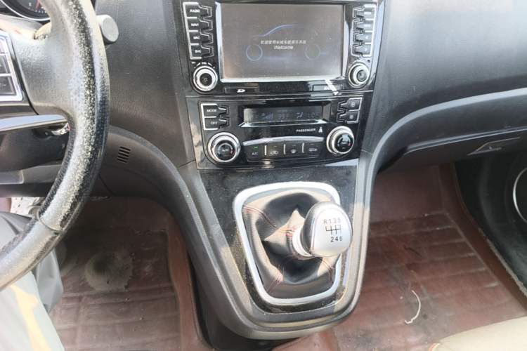 Used Haval H6 2015 Upgraded Model 1.5T Manual Two-Wheel Drive Elite Version Gear Lever