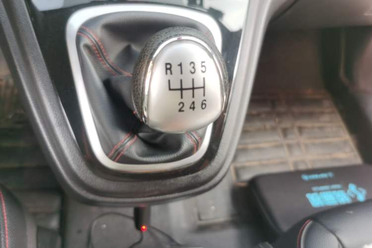 Used Haval H6 2015 Upgraded Model 1.5T Manual Two-Wheel Drive Elite Version Gear Lever